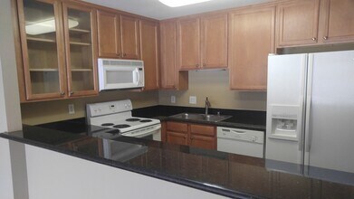 3030 Suncrest Dr in San Diego, CA - Building Photo - Building Photo