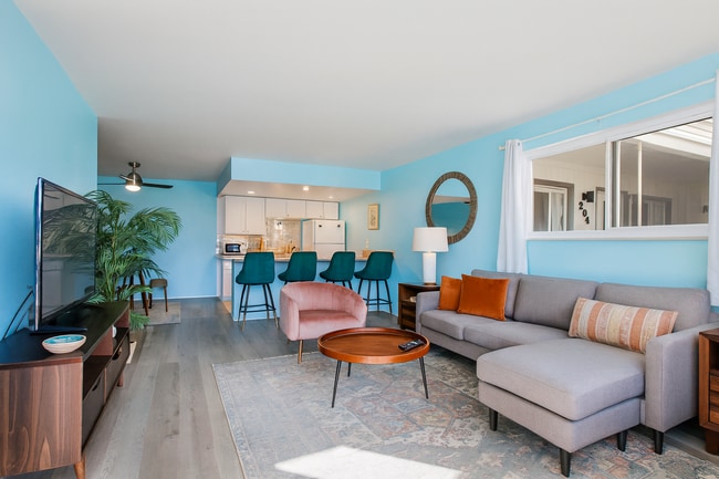 645 Manhattan Plz, Unit 203 in Boulder, CO - Building Photo - Building Photo