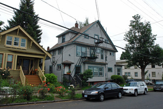 2312 SE Madison St in Portland, OR - Building Photo - Building Photo