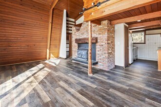 304 Lake Lodge Dr in Pleasant Valley, NY - Building Photo - Building Photo