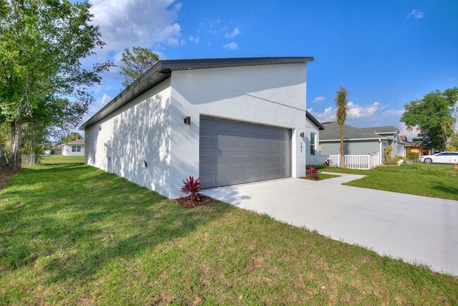 141 Barrington Dr in Poinciana, FL - Building Photo - Building Photo