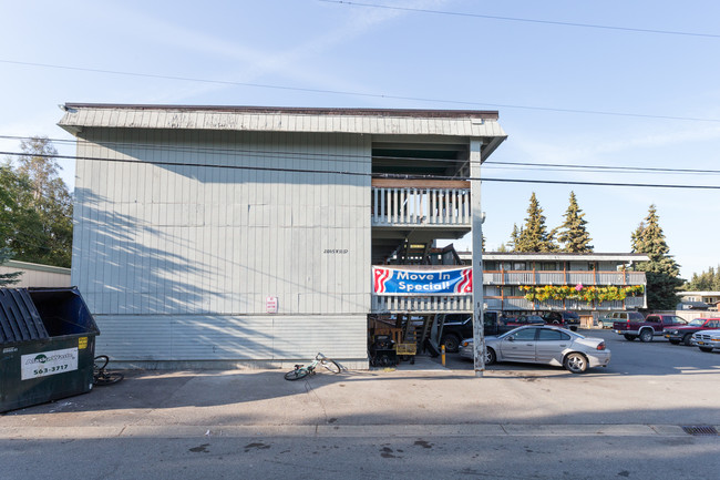 2805 W 31st Ave in Anchorage, AK - Foto de edificio - Building Photo