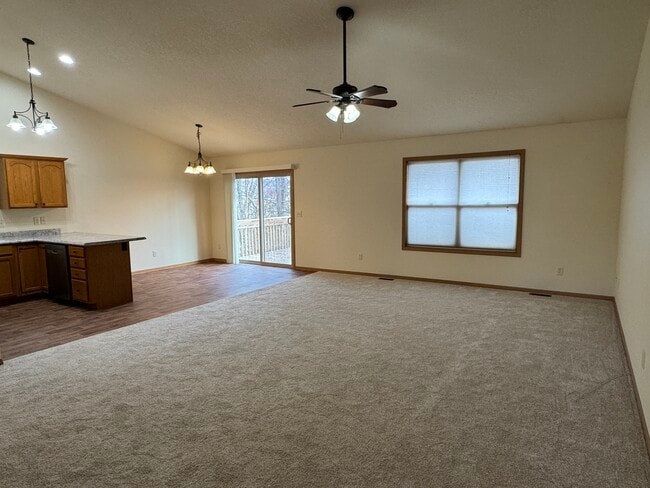 3802 15th Street Ct in Davenport, IA - Foto de edificio - Building Photo