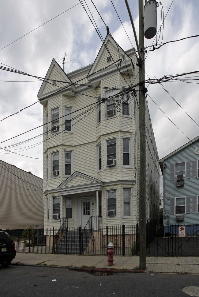 239 Halladay St in Jersey City, NJ - Foto de edificio - Building Photo