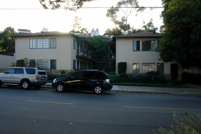 Villa Pines in Santa Barbara, CA - Foto de edificio - Building Photo