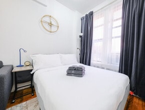 310 E 103rd St in New York, NY - Building Photo - Building Photo