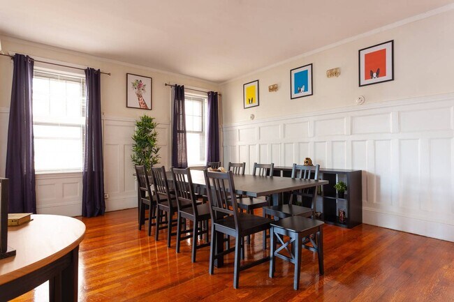 1247 Beacon St, Unit 2 in Brookline, MA - Building Photo - Building Photo