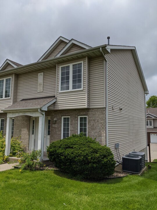 1542 McKinley Pl in Iowa City, IA - Building Photo