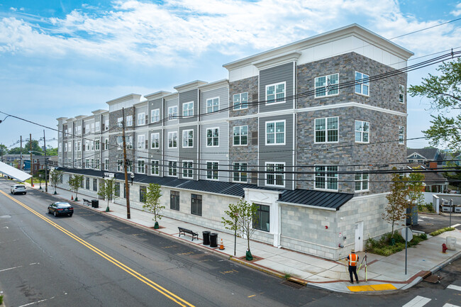 Brentwood Park Apartments in Somerset, NJ - Building Photo - Building Photo