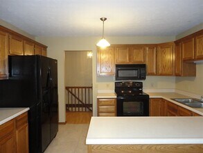 7128 Brookstone Dr in Franklin, OH - Building Photo - Building Photo