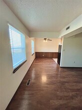 300 Chalmette Dr in Norman, OK - Building Photo - Building Photo