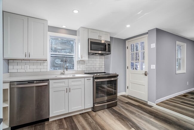 502 Brockelman Rd in Lancaster, MA - Building Photo - Building Photo