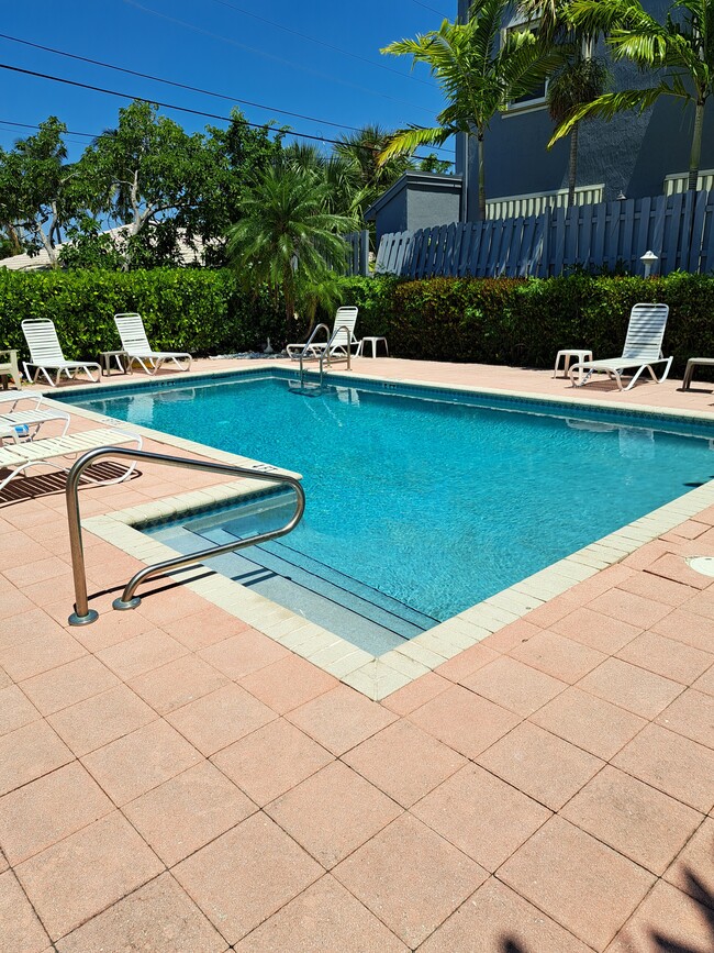 4611 Poinciana St in Lauderdale-by-the-Sea, FL - Building Photo - Building Photo