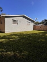 2532 NE 182nd St in North Miami Beach, FL - Building Photo - Building Photo