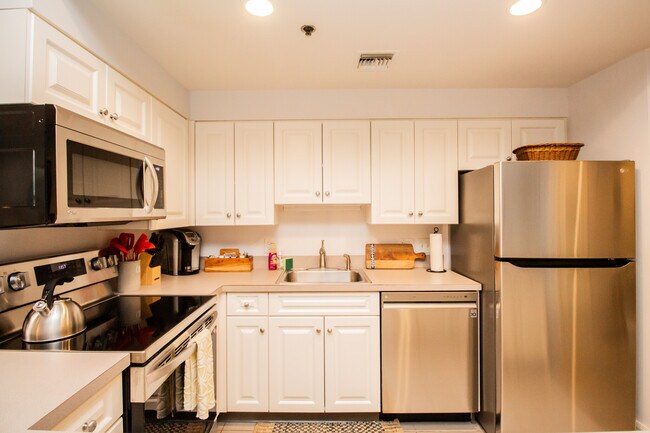 1387 Washington St, Unit 203 in Boston, MA - Building Photo - Building Photo
