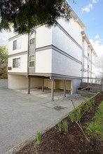 Laurey Ann Apartments in Seattle, WA - Foto de edificio - Building Photo