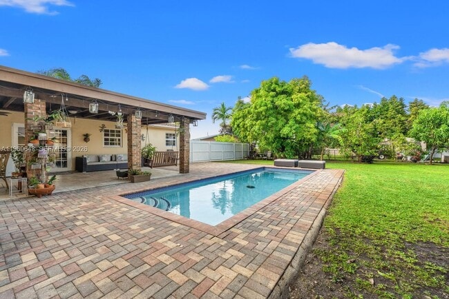3605 SW 122nd Pl in Miami, FL - Building Photo - Building Photo