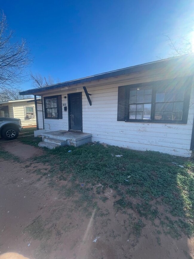 property at 1433 N Mockingbird Ln