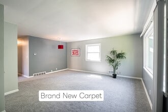 3558 N Cramer St, Unit 2 in Shorewood, WI - Building Photo - Building Photo
