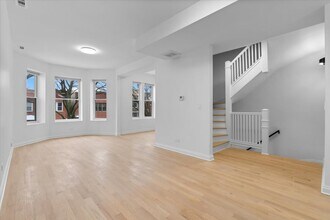 2649 W Thomas St, Unit 2F in Chicago, IL - Building Photo - Building Photo