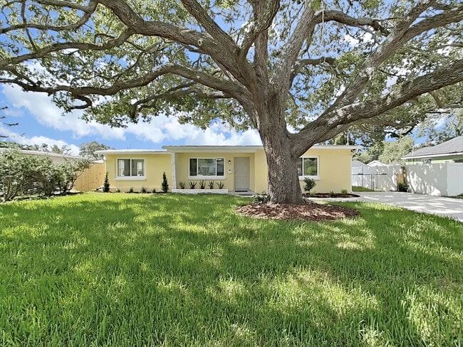 4610 W Bay Villa Ave in Tampa, FL - Building Photo - Building Photo