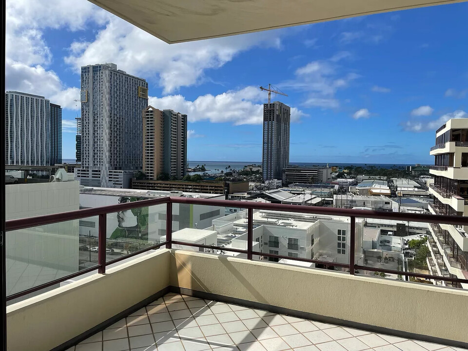 725 Kapiolani Blvd, Unit 1202 in Honolulu, HI - Building Photo