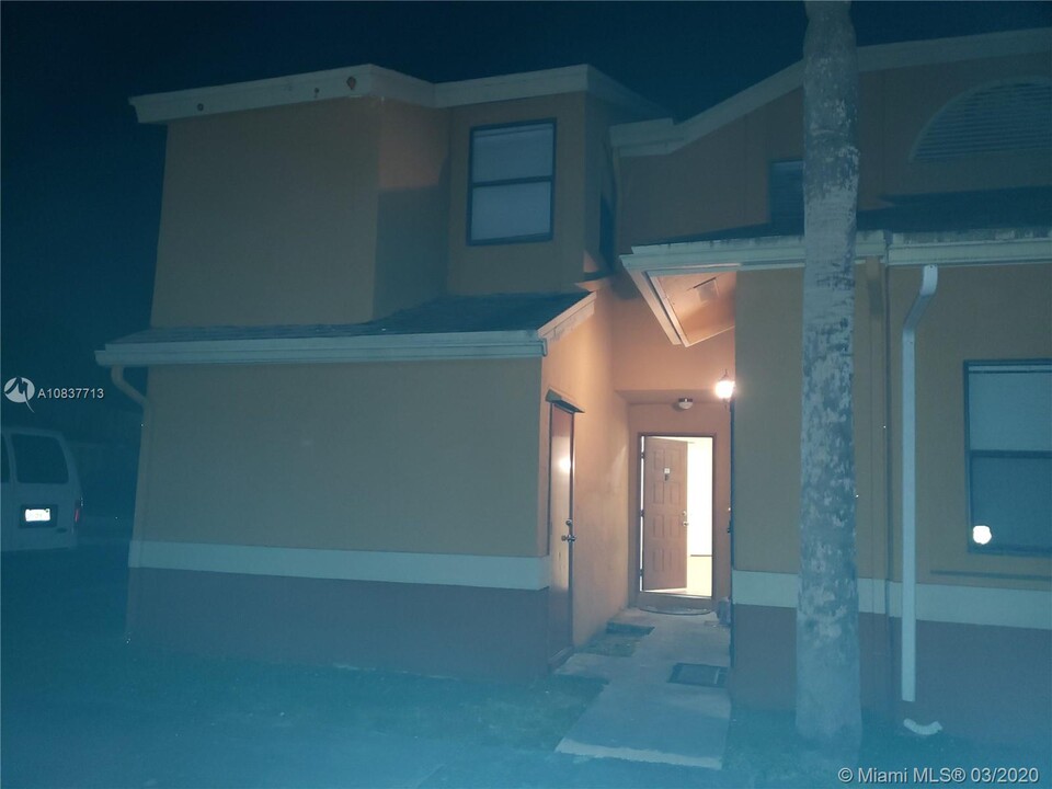 2481 NW 56th Ave-Unit -1-16 in Lauderhill, FL - Building Photo