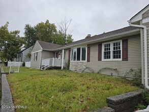 75 Kennedy Way in Keansburg, NJ - Building Photo - Building Photo