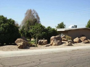 Laurie Lane Apartments in Glendale, AZ - Building Photo - Building Photo