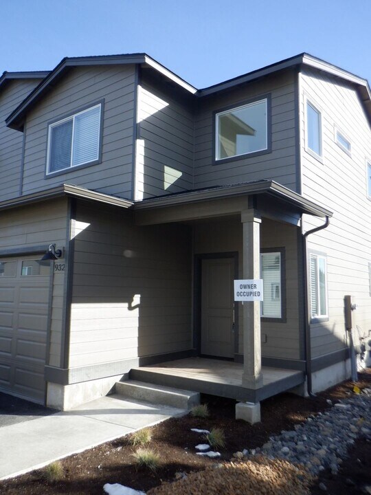 932 NE Paula Dr in Bend, OR - Building Photo