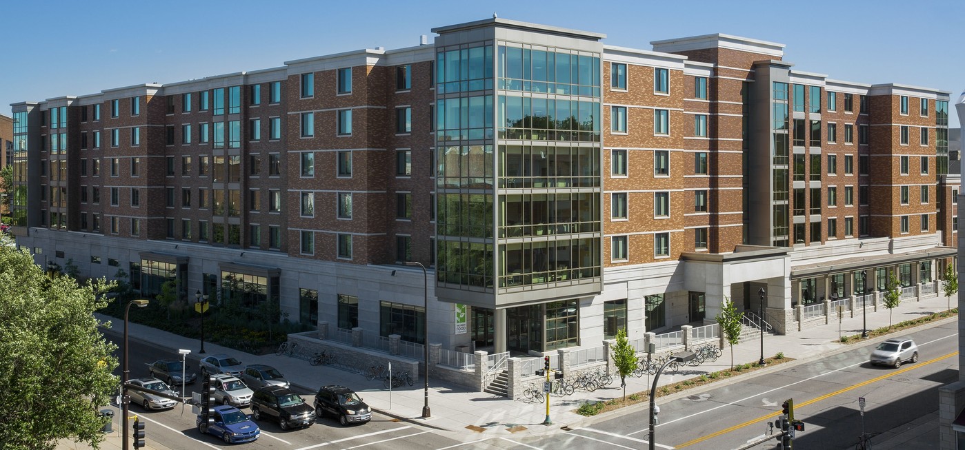 17th Avenue Residence Hall in Minneapolis, MN - Foto de edificio