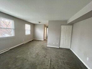 4411 Falls Bridge Dr in Baltimore, MD - Building Photo - Building Photo