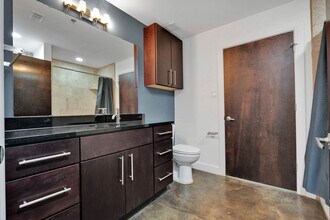 831 S Flores St in San Antonio, TX - Building Photo - Building Photo