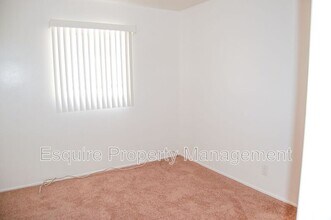 2044 Chapel Dr in Camarillo, CA - Building Photo - Building Photo