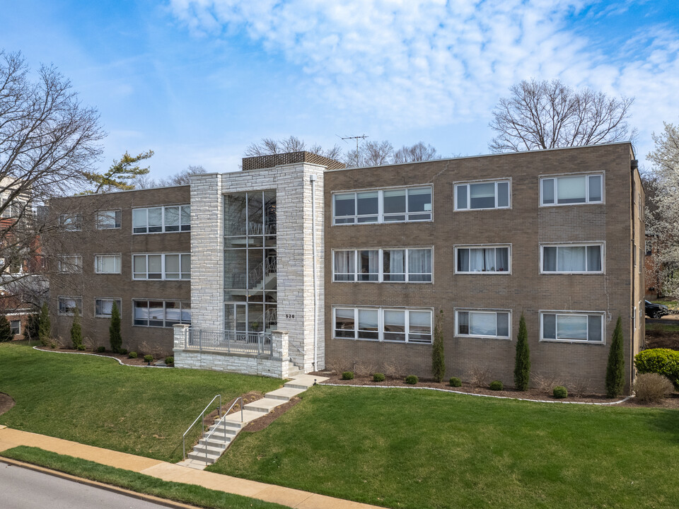 520 S Brentwood Blvd in Clayton, MO - Foto de edificio