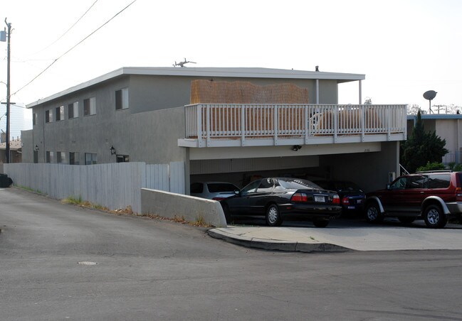 236 Lomita St in El Segundo, CA - Foto de edificio - Building Photo