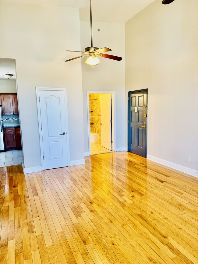 45 S Broadway, Unit 5H in Yonkers, NY - Foto de edificio - Building Photo