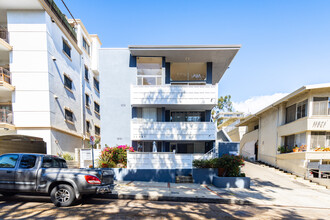 11627 Chenault St in Los Angeles, CA - Building Photo - Building Photo