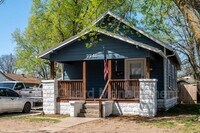 2241-2243 S Topeka St