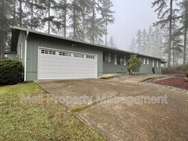 50 E Vine Maple Ln in Union, WA - Building Photo