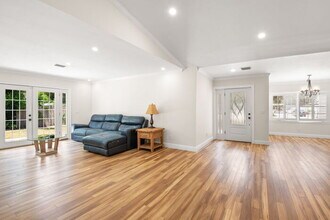 5015 Aragon Way S in St. Petersburg, FL - Foto de edificio - Building Photo