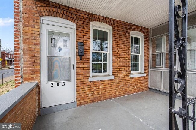 property at 203 N Dupont St