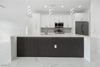 918 Hollister Ave in Lehigh Acres, FL - Building Photo - Building Photo