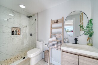 10520 SW 46th Terrace in Miami, FL - Building Photo - Building Photo