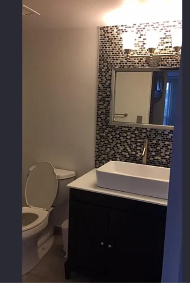 22700 Garrison St, Unit 207 in Dearborn, MI - Foto de edificio - Building Photo