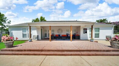 The Stella Apartments in Memphis, TN - Foto de edificio - Building Photo