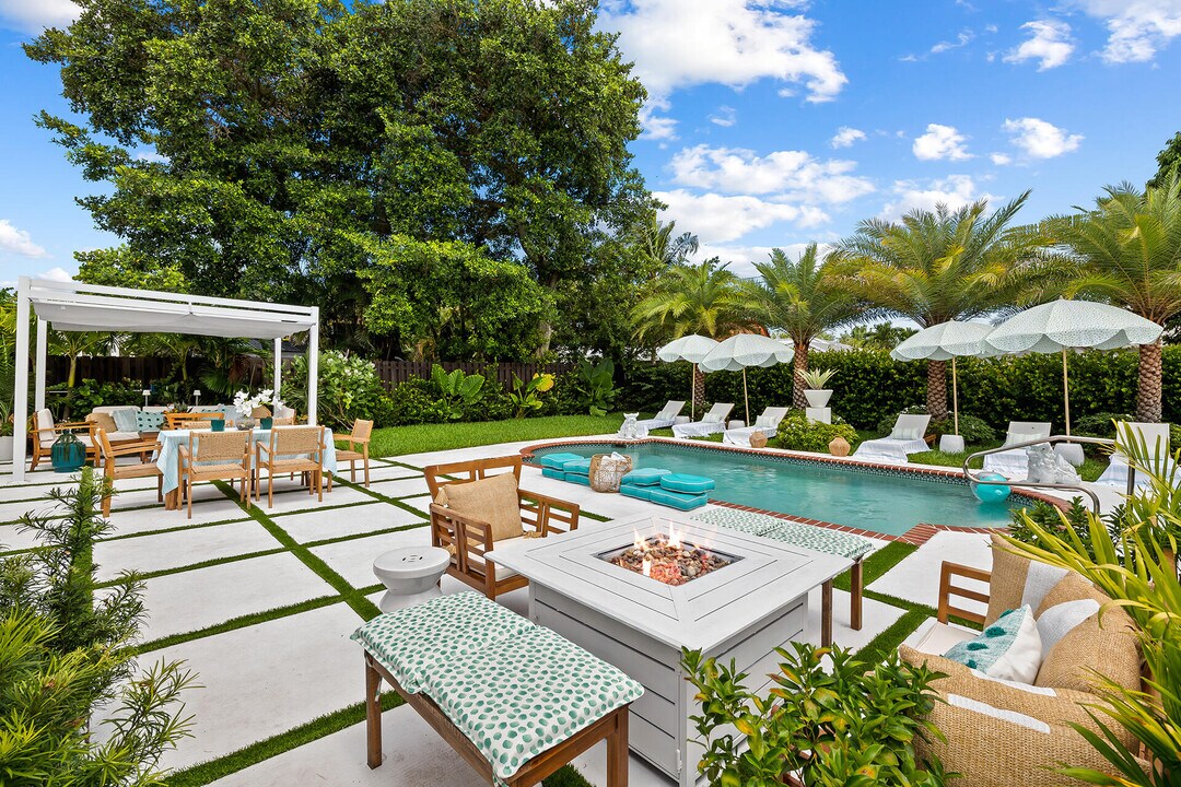 337 Orange Way in West Palm Beach, FL - Building Photo