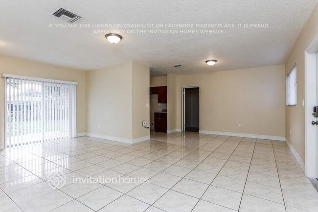 330 NW 196th St in Miami, FL - Building Photo - Building Photo