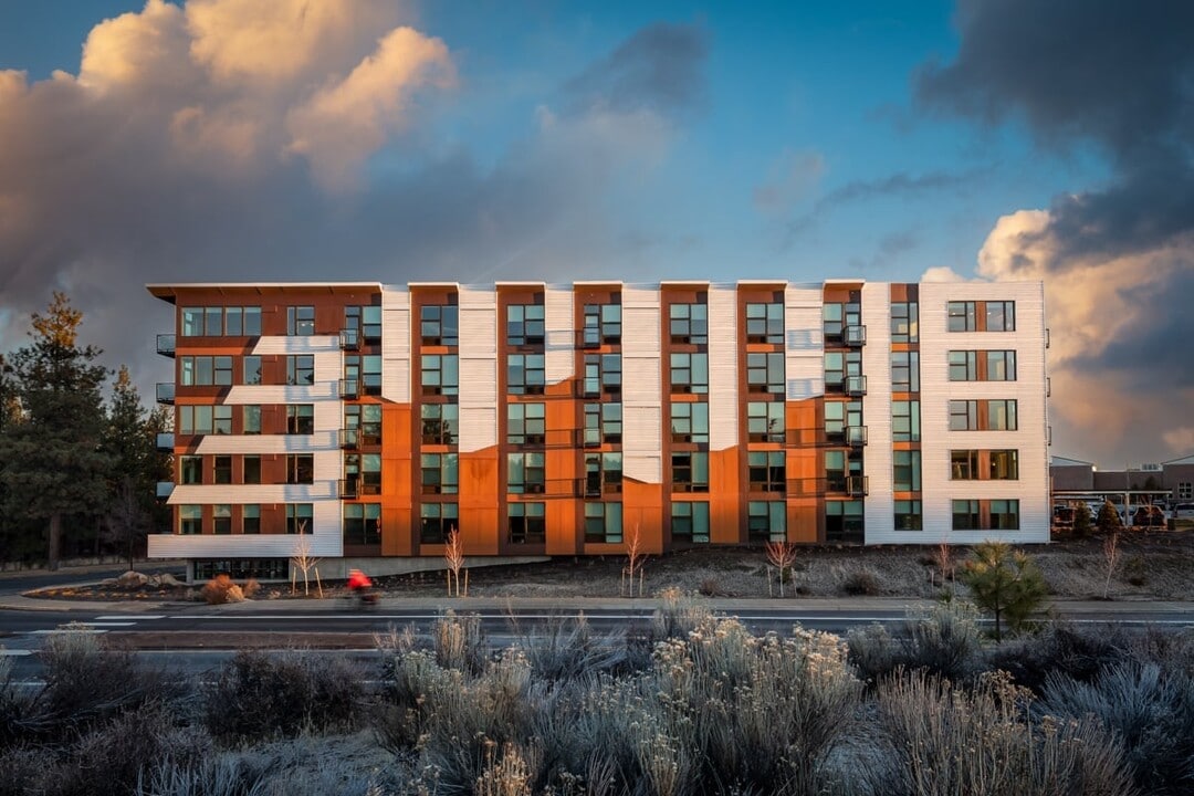Strata in Bend, OR - Building Photo