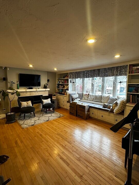 10 Sandy Ridge Cir in Sharon, MA - Building Photo